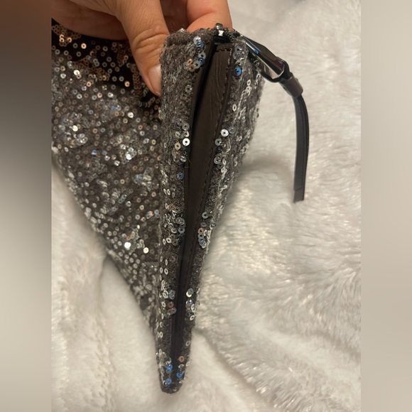 Louis Vuitton Clutch - Picture 4 of 12